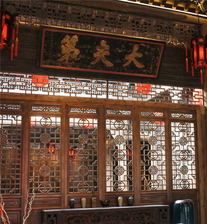 福建易順建筑工程有限公司承建的建陽(yáng)古建筑一條街考亭書院迎來送往八方游客
