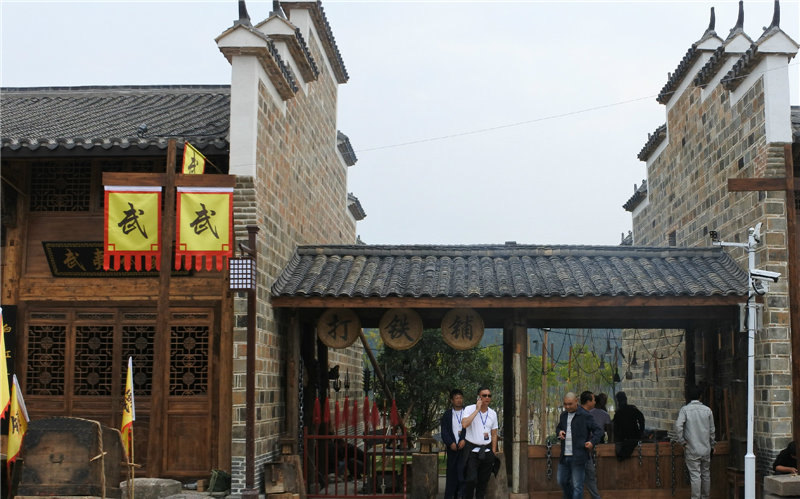 福建易順建筑工程有限公司承建的建陽(yáng)古建筑一條街考亭書院迎來送往八方游客