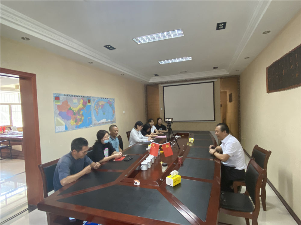 “關(guān)愛員工,情系學(xué)子”易順公司董事長(zhǎng)為員工子女發(fā)放助學(xué)金